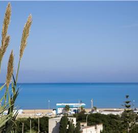 2 bedroom seaside apartments with shared pool, sleeps 4-5